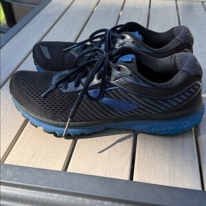 Brooks size 8.5 Black and Blue Athletic Shoes